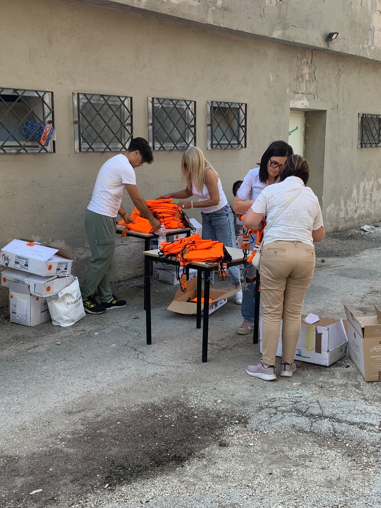Volontari al lavoro per la 21K Avezzano 2026